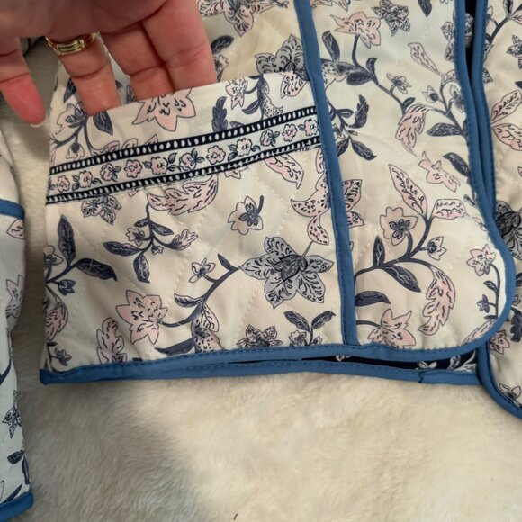Reversible Quilted Cropped Floral Jacket Blues/White - Picture 8 of 12